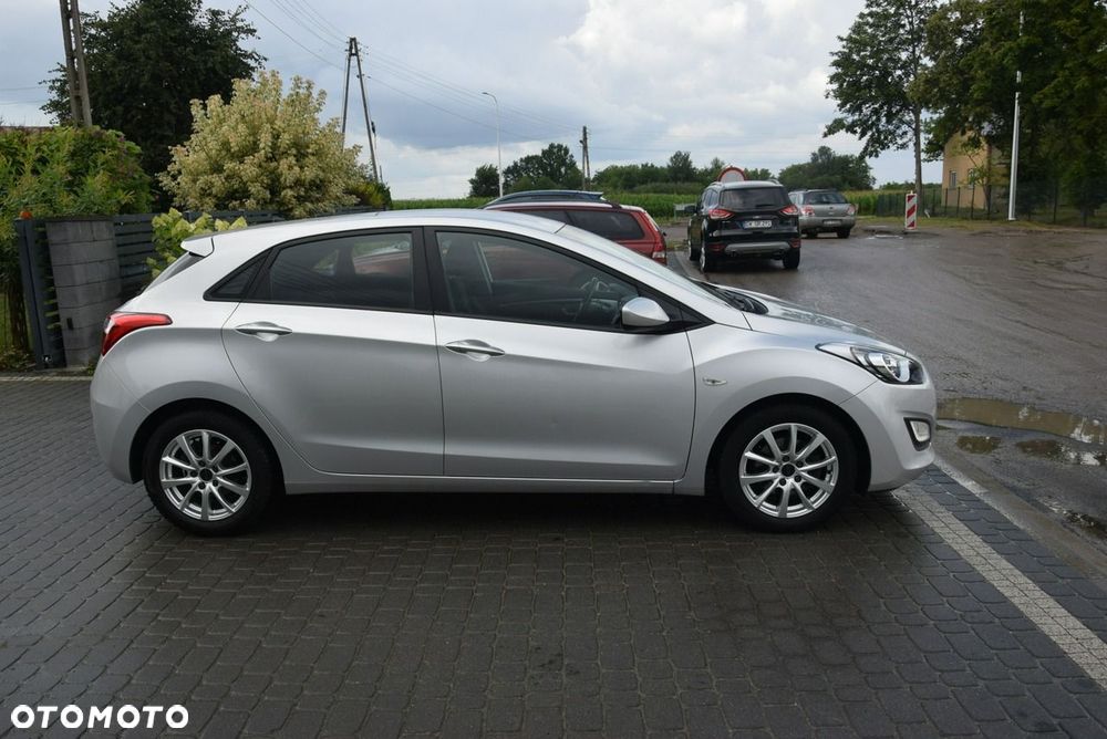 Hyundai i30 blue 1.6 GDI Trend - 13