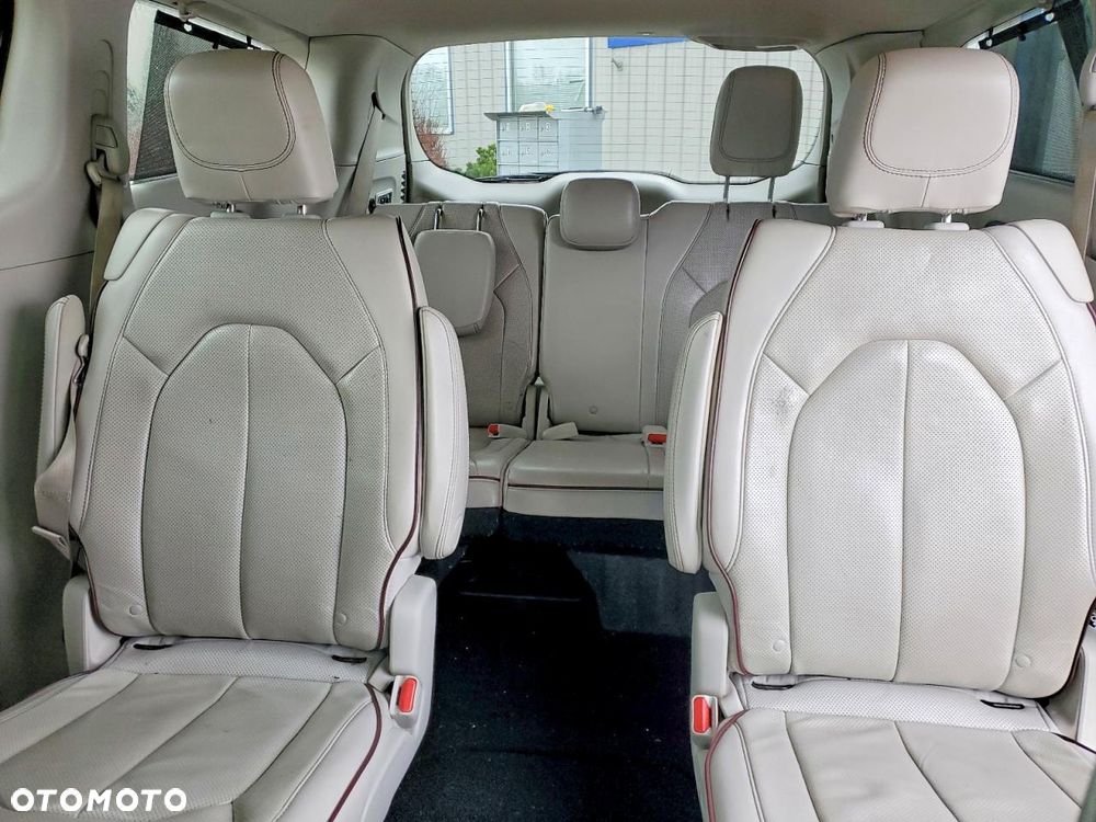 Chrysler Pacifica - 8