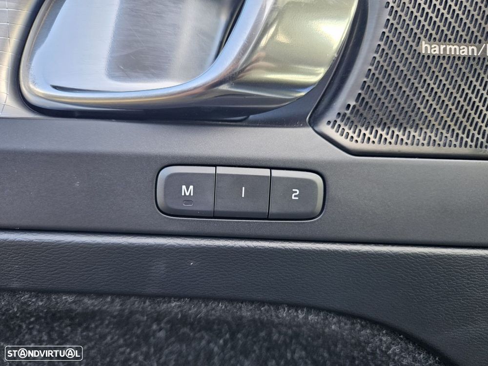 Volvo XC 40 D4 AWD Geartronic Momentum Pro - 44