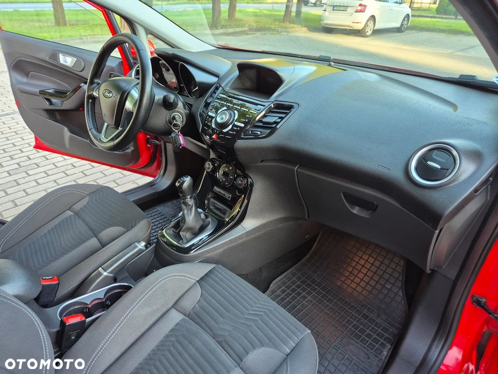 Ford Fiesta 1.0 EcoBoost STart-Stop Titanium - 32