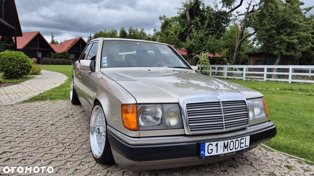 Mercedes-Benz W124 (1984-1993) ver-300-gd - 1