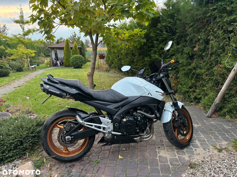 Suzuki GSR