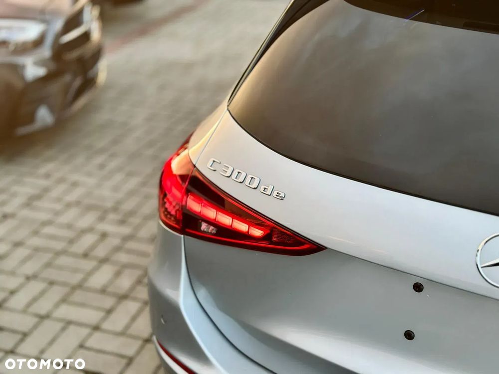 Mercedes-Benz Klasa C 300 de PHEV 4-Matic Avantgarde - 36