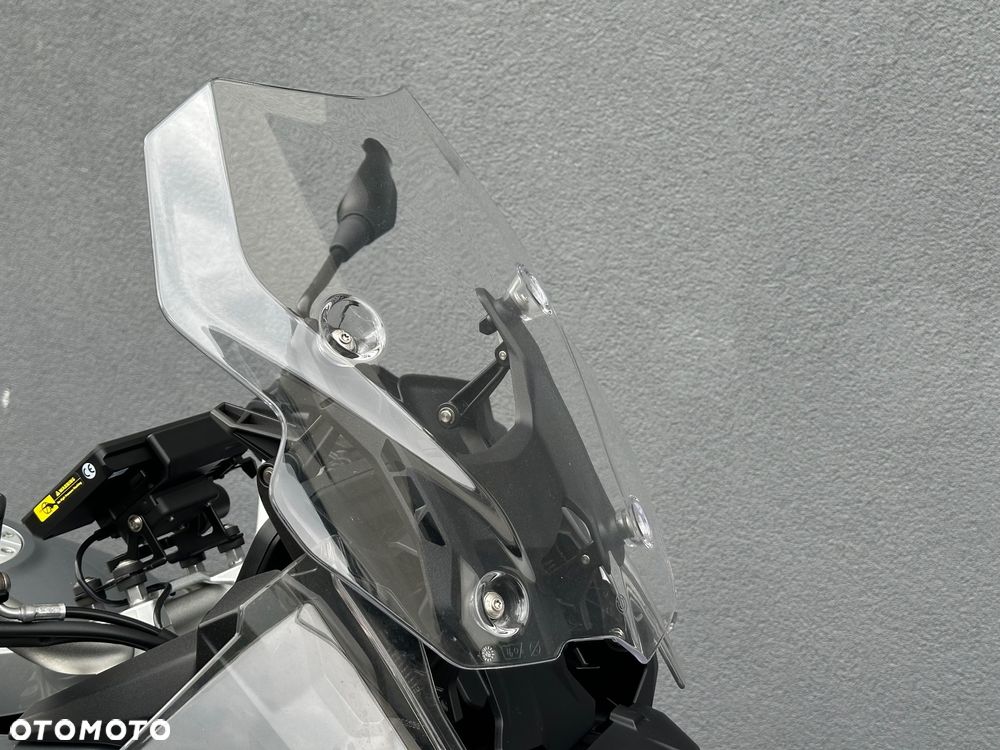 BMW F - 22