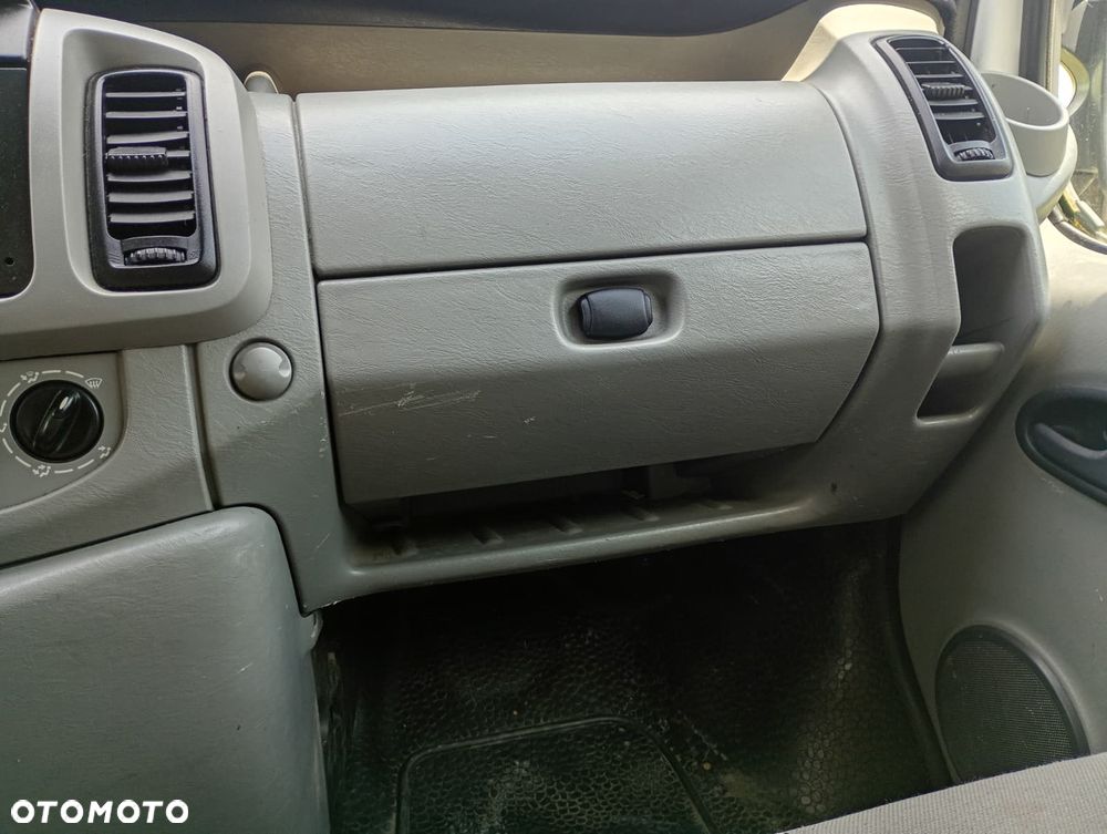 Opel Vivaro - 11