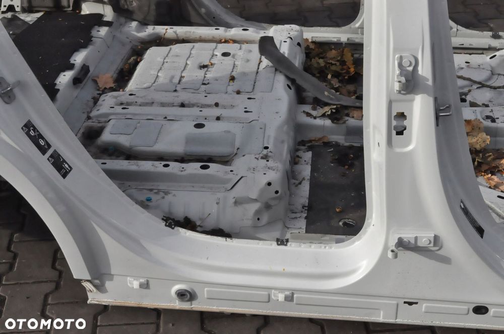 MERCEDES EQB X243 PRÓG SŁUPEK PRAWY - 4