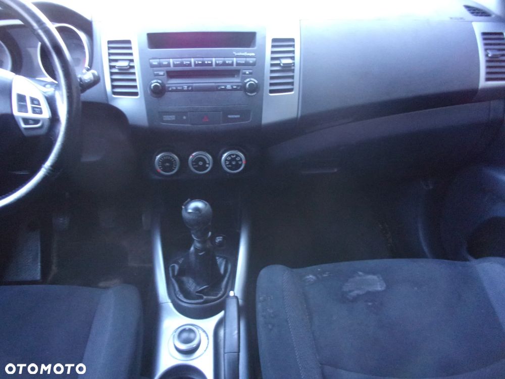 Mitsubishi Outlander - 26
