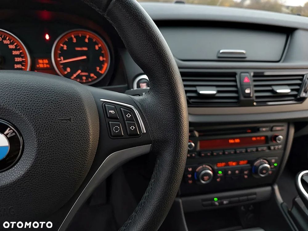 BMW X1 sDrive18i - 32