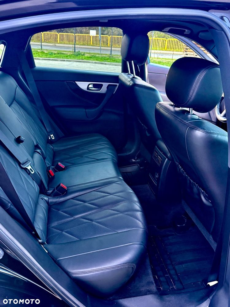Infiniti Q70 ver-3-7-awd-s - 7