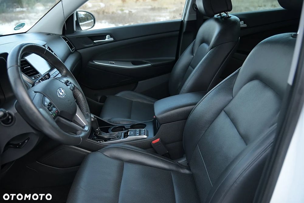 Hyundai Tucson 2.0 CRDI 4WD Automatik Premium - 27