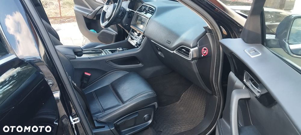 Jaguar F-Pace 2.0 i4D RWD Pure - 2