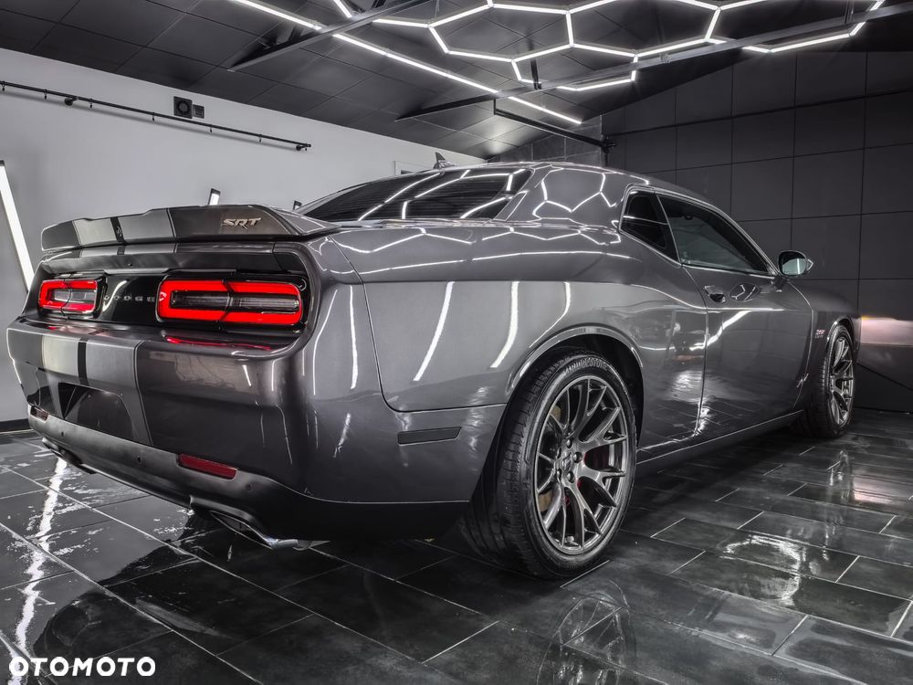 Dodge Challenger - 10