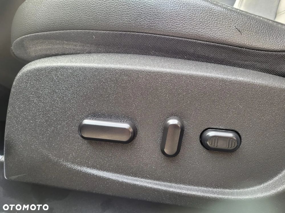 Ford Kuga 2.0 TDCi 4x4 Titanium - 14