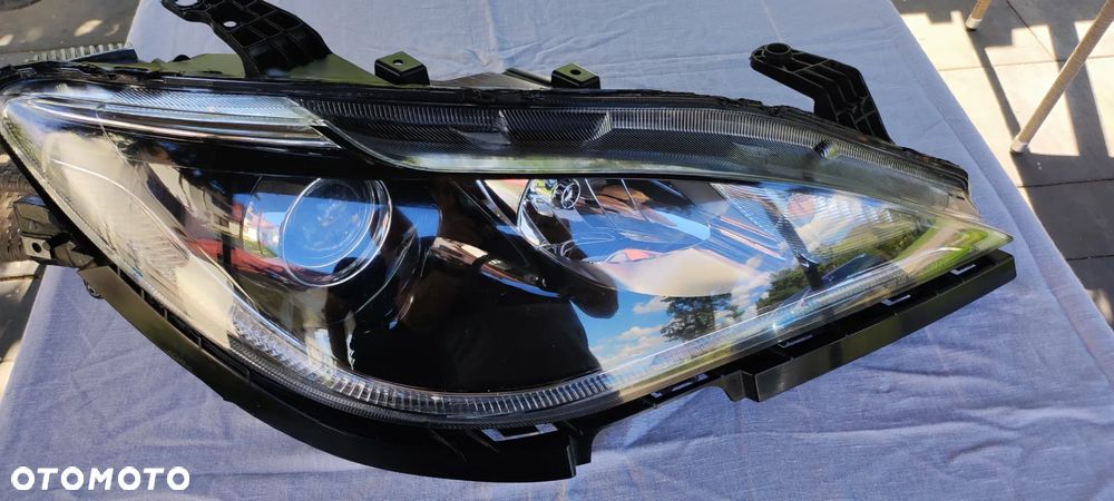 Lampa prawy przód Chrysler Pacifica Hybrid 2017 Lekko Uszkodzona - 14