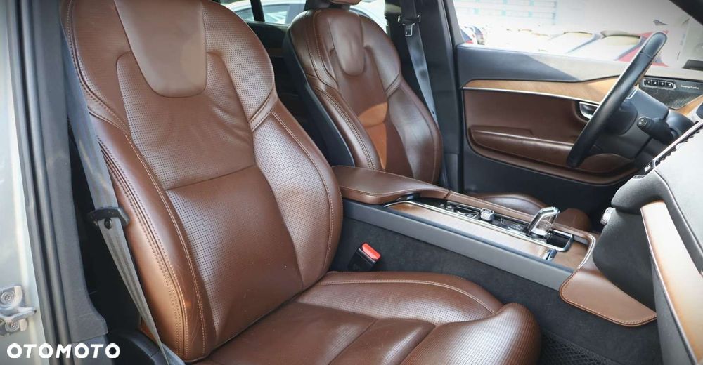 Volvo XC 90 - 22