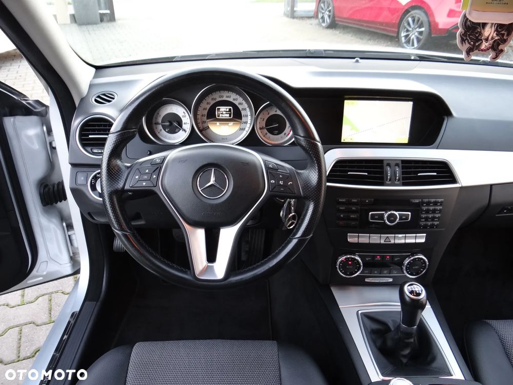 Mercedes-Benz Klasa C 180 CGI BlueEff Avantgarde - 25