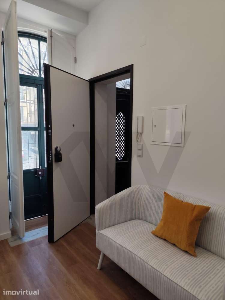 Apartamento T2 Totalmente Remodelado com Terraço de 20 m2 – São Vicent - Grande imagem: 2/15