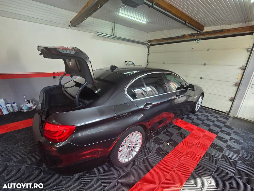BMW Seria 5 520d Sport-Aut. - 11