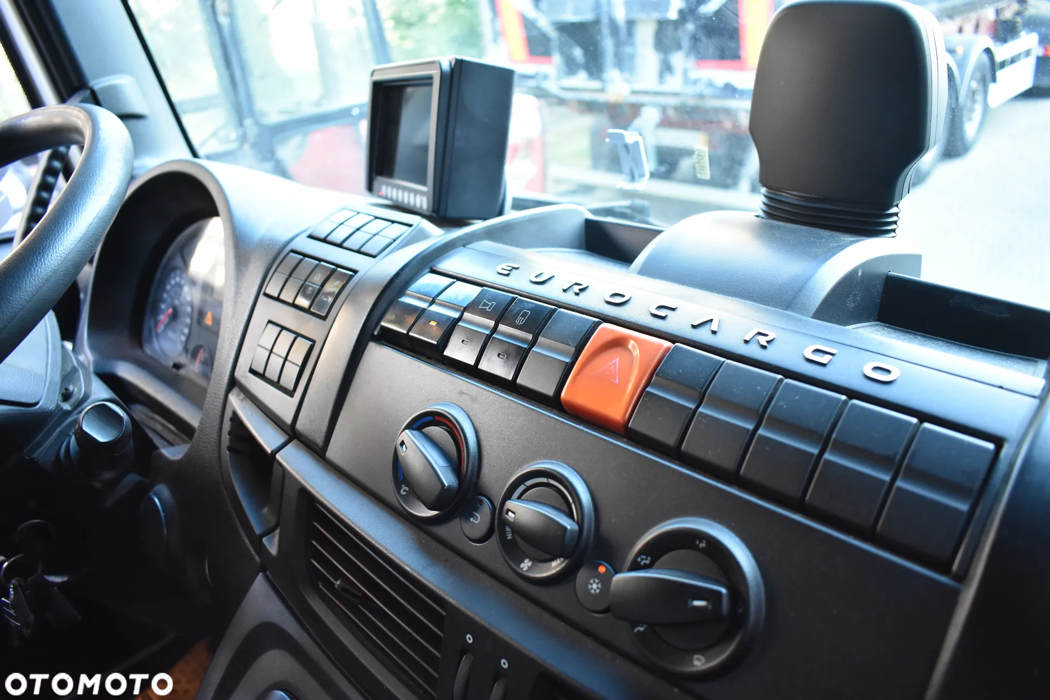 Iveco Eurocargo 140-250 Euro 6 Chłodnia / Mroźnia 7.50 Multitemperatura Winda ! Sprowadzone ! - 24