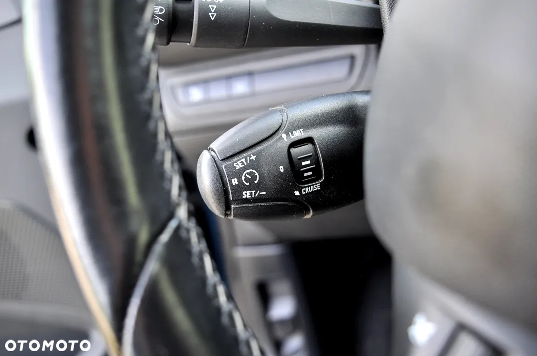 Peugeot 2008 1.2 Pure Tech GPF Allure S&S - 19