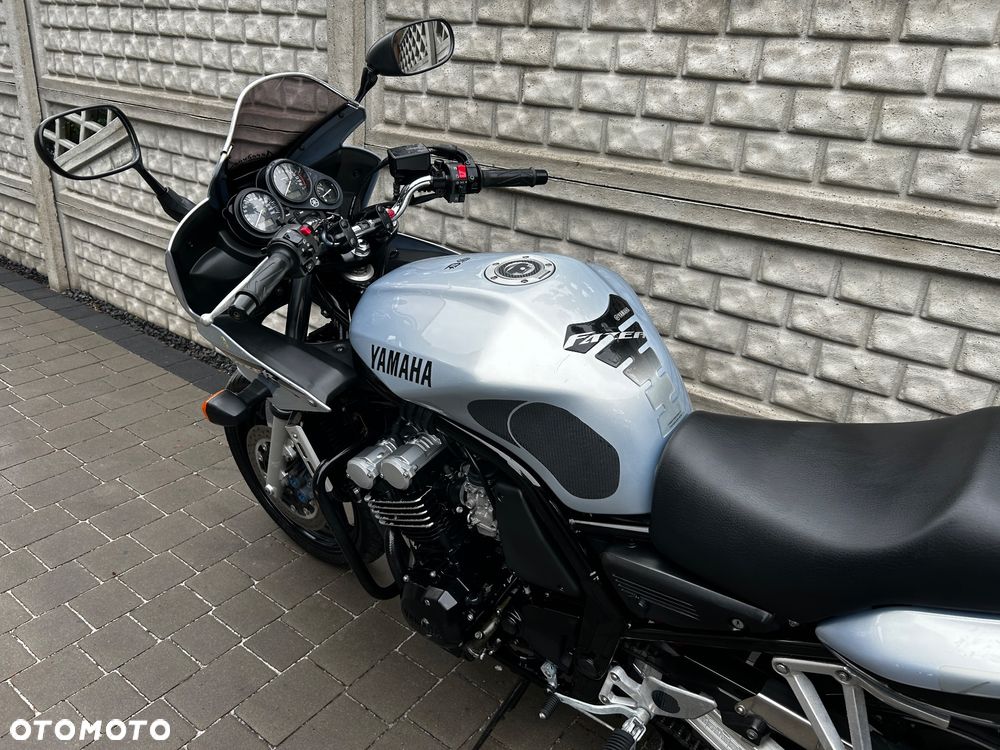 Yamaha FZS - 19