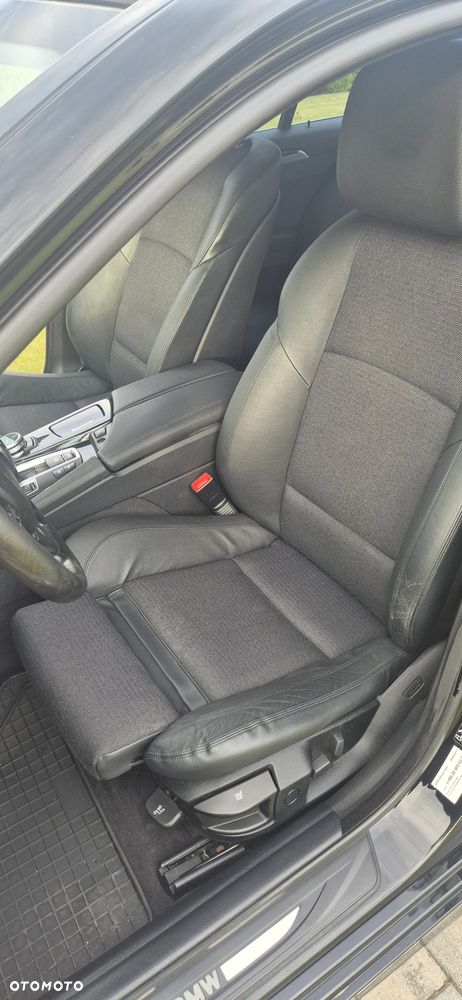 BMW Seria 5 525d xDrive - 12