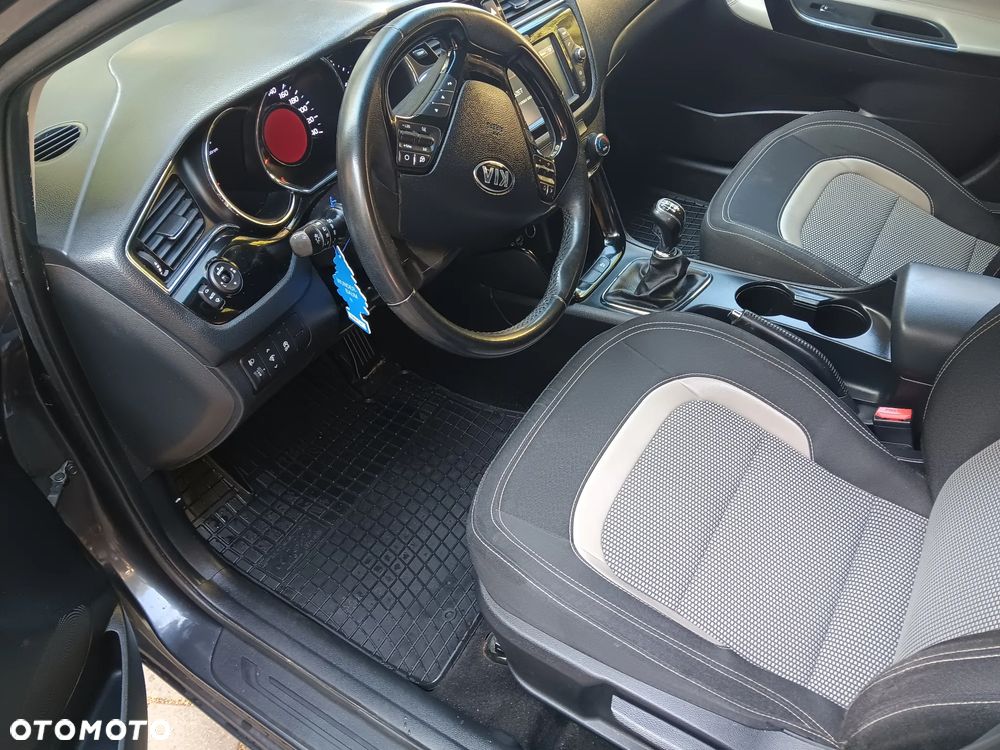 Kia Ceed - 8