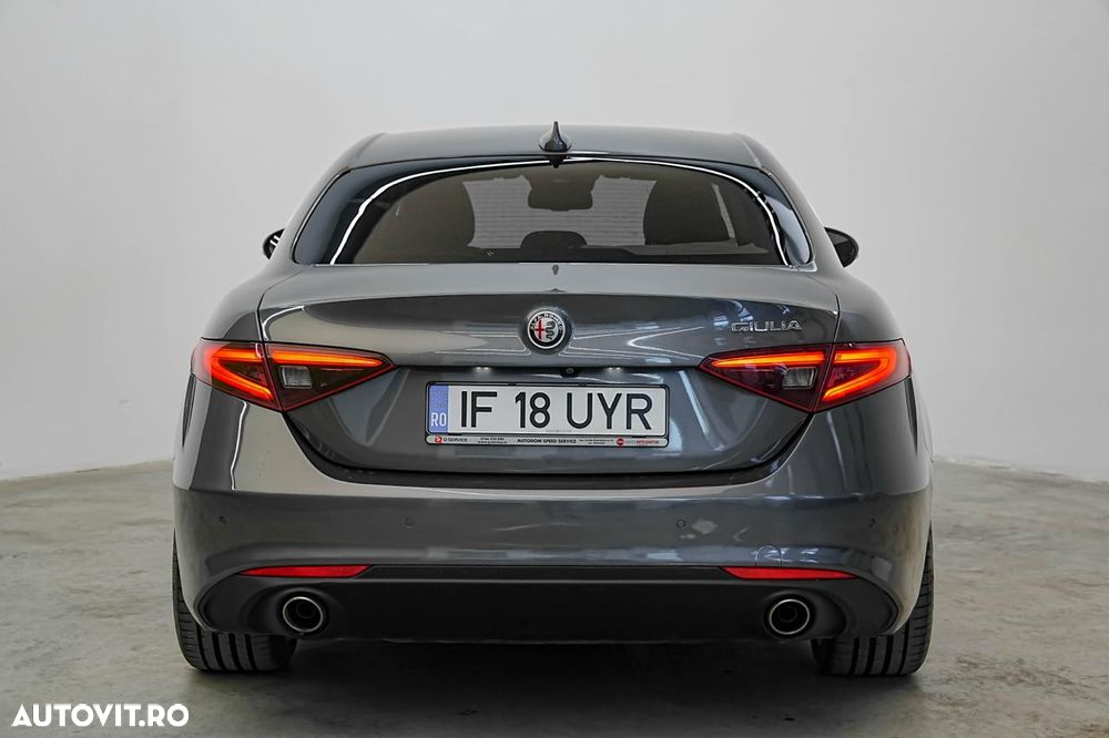 ALFA ROMEO Giulia 2018 — imagine 9