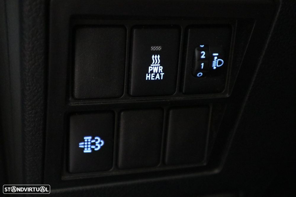 Toyota Hilux 2.4 D-4D 4WD CD CM - 26