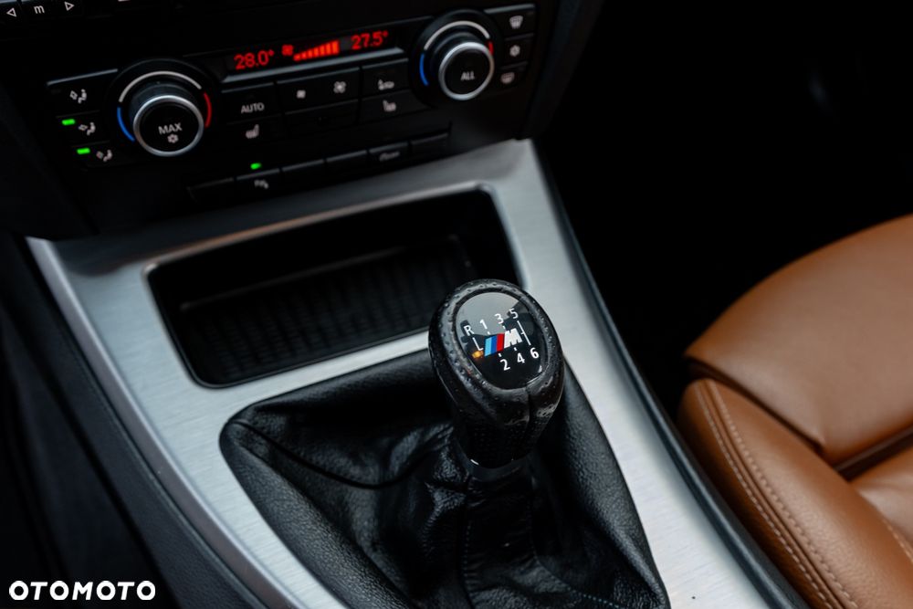 BMW Seria 3 320d DPF Edition Sport - 32