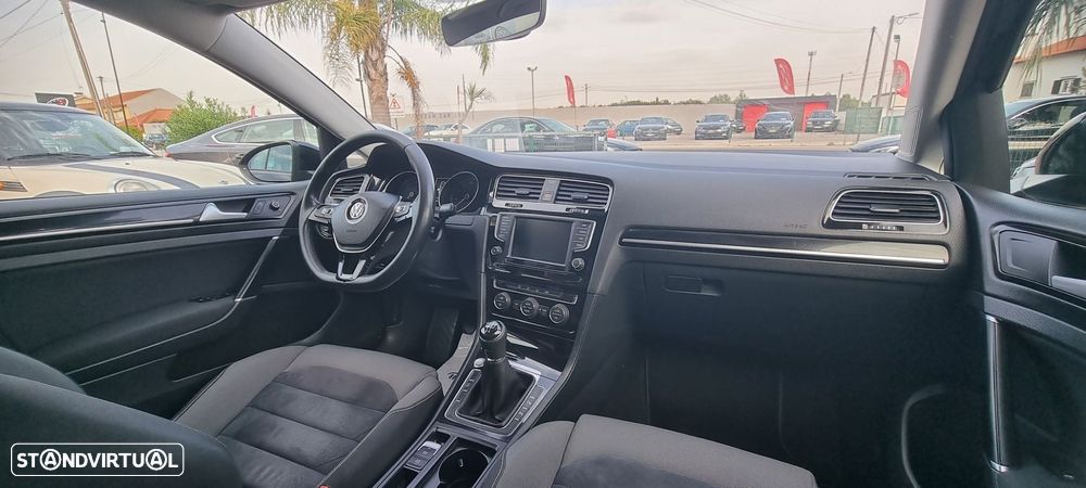 VW Golf 1.6 TDi BlueMotion Trendline - 32