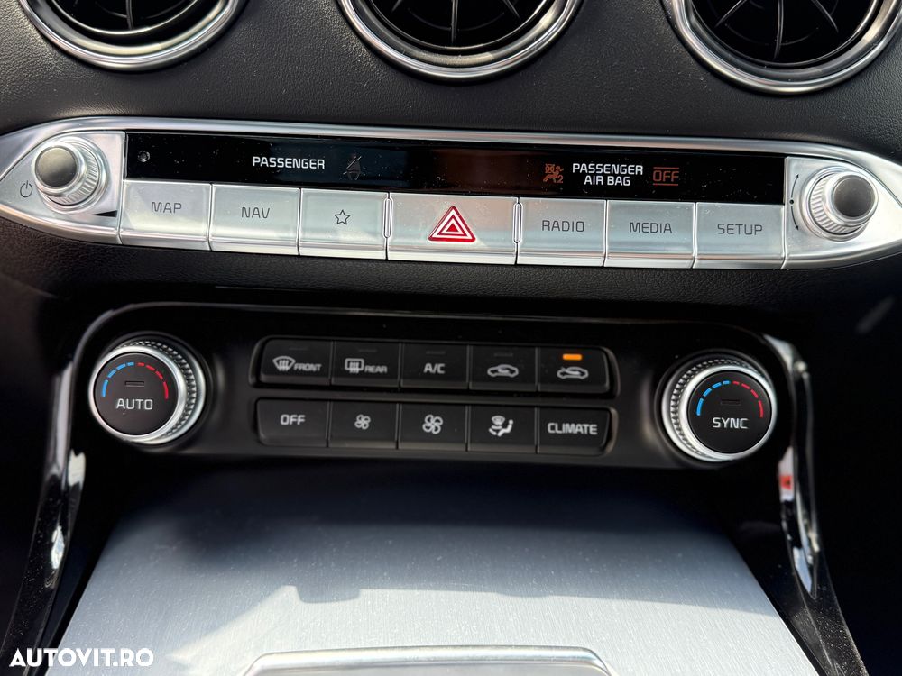 Kia Stinger 3.3 T-GDI 8AT AWD GT - 11