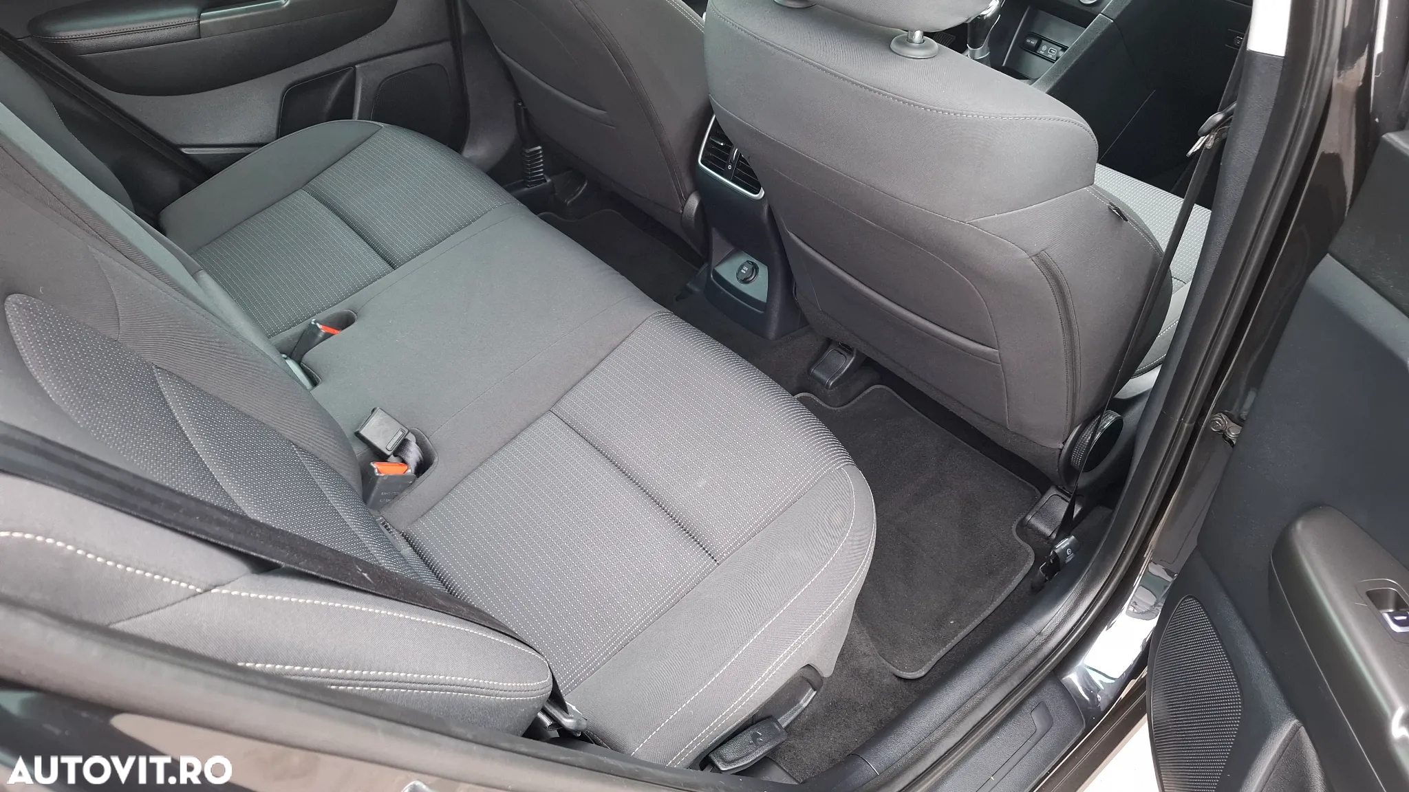 Kia Sportage 1.7 CRDI 2WD Dream-Team Edition - 11