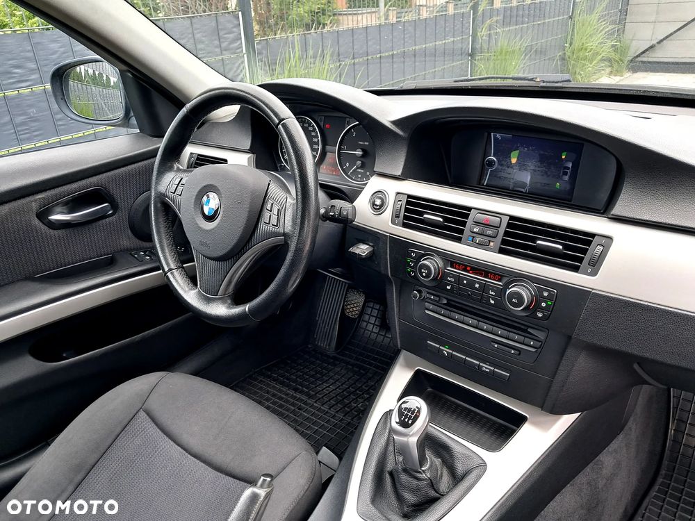 BMW Seria 3 318d DPF Edition Sport - 22