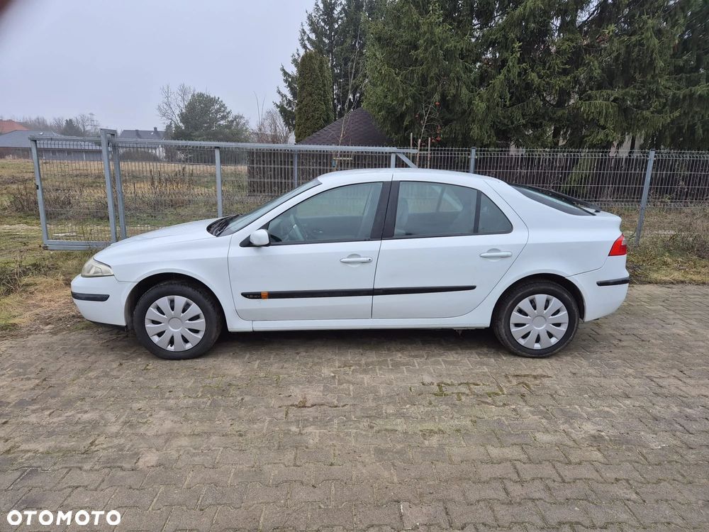 Renault Laguna 1.8 Concorde - 9