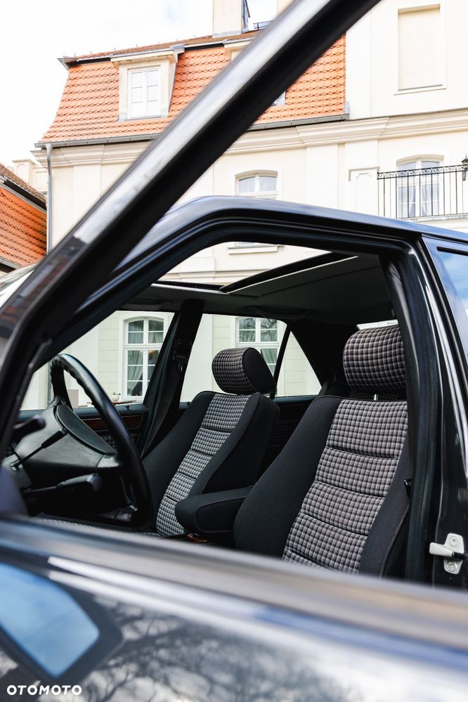 Mercedes-Benz W124 (1984-1993) - 21