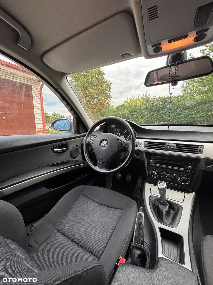 BMW Seria 3 318i - 22