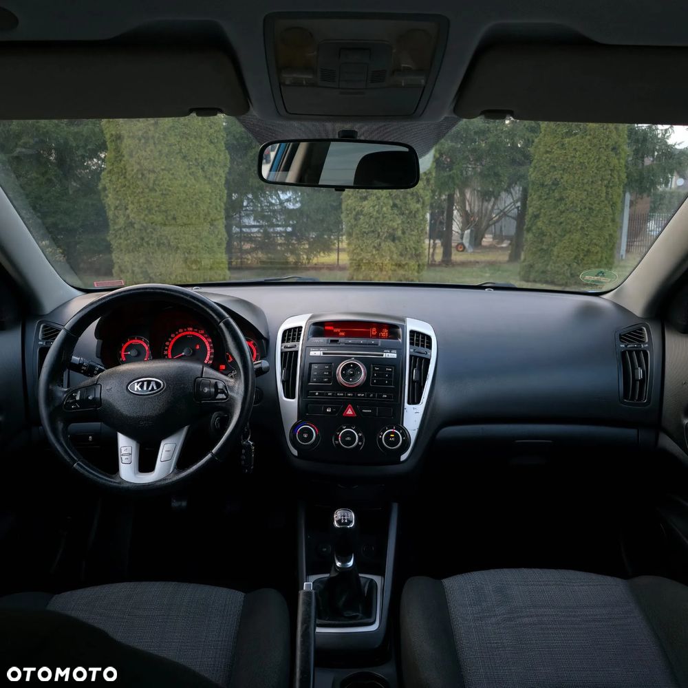 Kia Ceed - 31