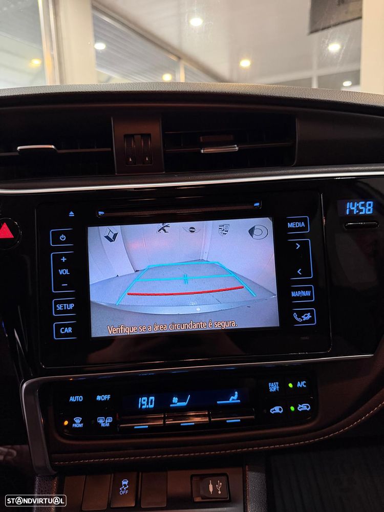 Toyota Auris 1.8 HSD Comfort+P.Sport - 14