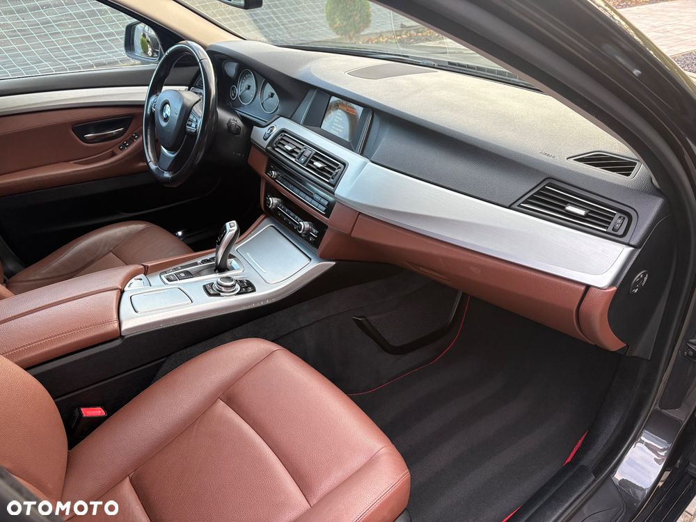 BMW Seria 5 520d xDrive Luxury Line - 11