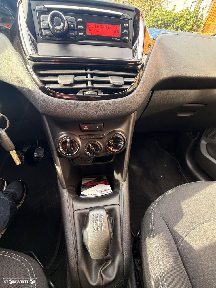 Peugeot 208 1.2 VTi SE Style - 27