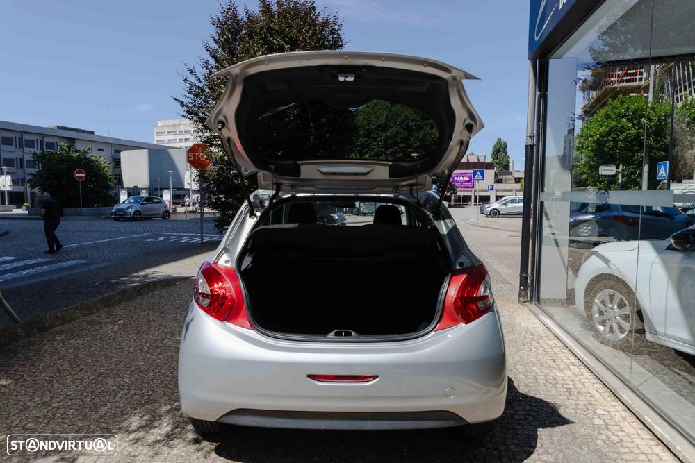 Peugeot 208 1.4 HDi Active — fotografia 18