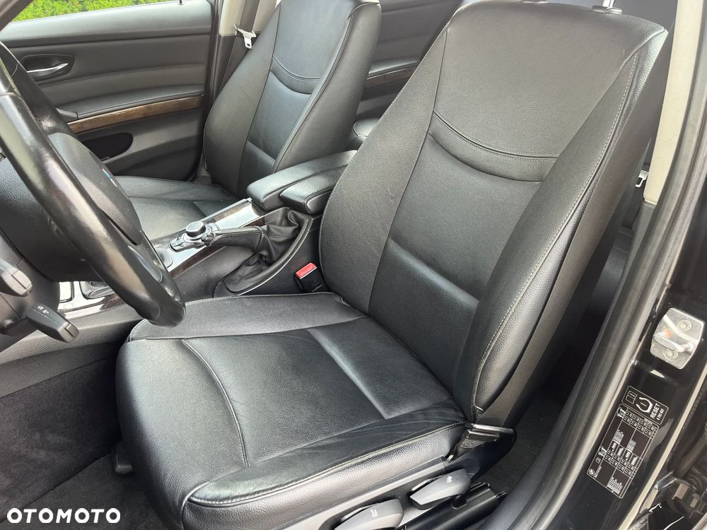 BMW Seria 3 320d xDrive DPF Touring Edition Fleet Exclusive - 32