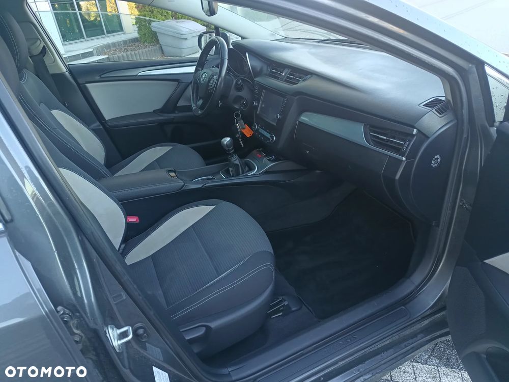 Toyota Avensis 1.8 Sol NAVI - 22