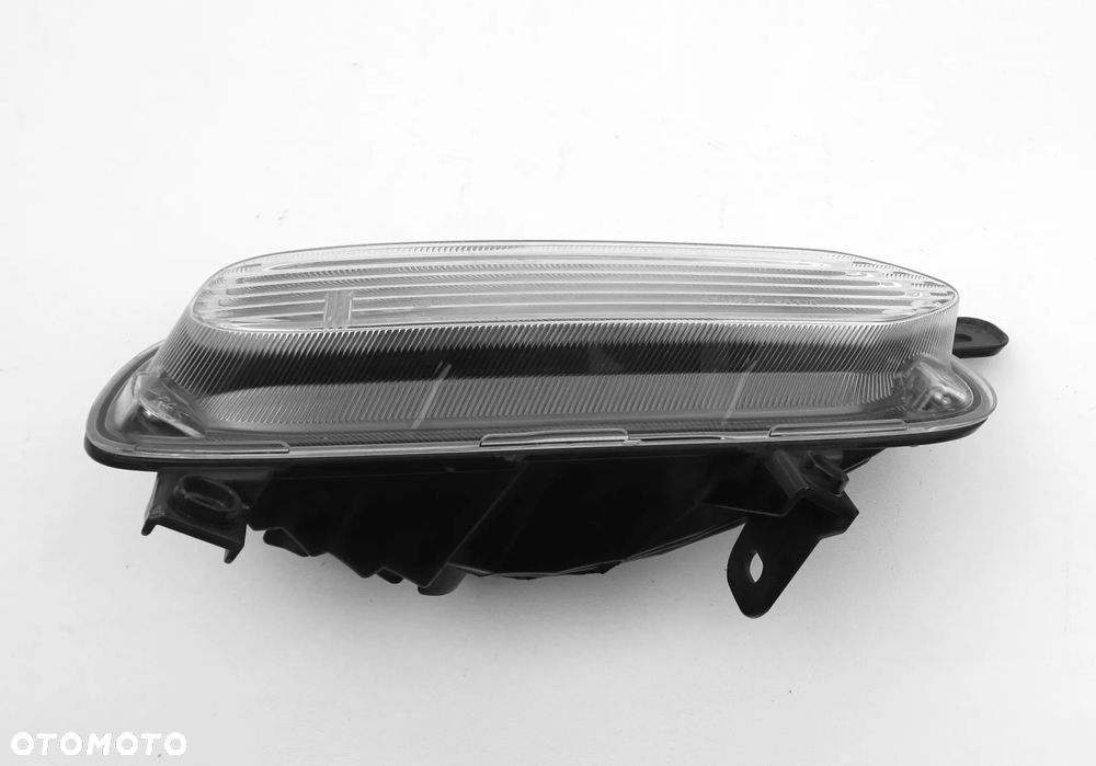 SUZUKI S-CROSS 2022 - Lampa R kierunkowskaz w zderzak S CROSS ORYGINAŁ OE - 9
