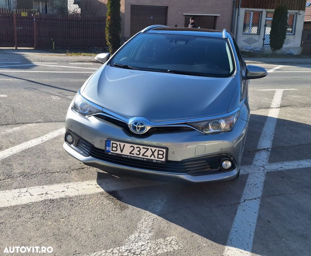 Toyota Auris 1.8 L VVT-i HSD Sol - 1