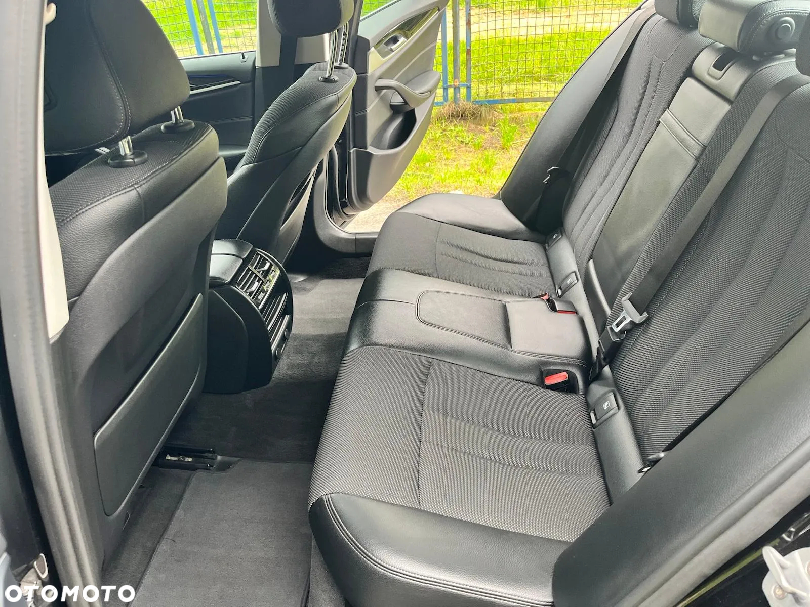 BMW Seria 5 518d - 12