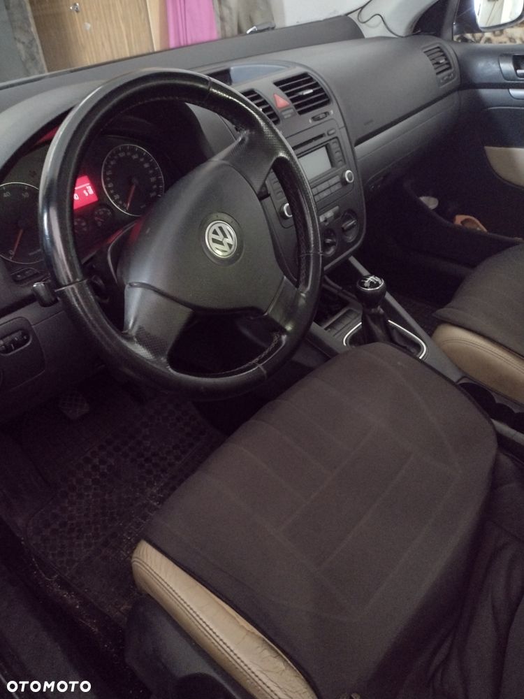 Volkswagen Jetta - 4