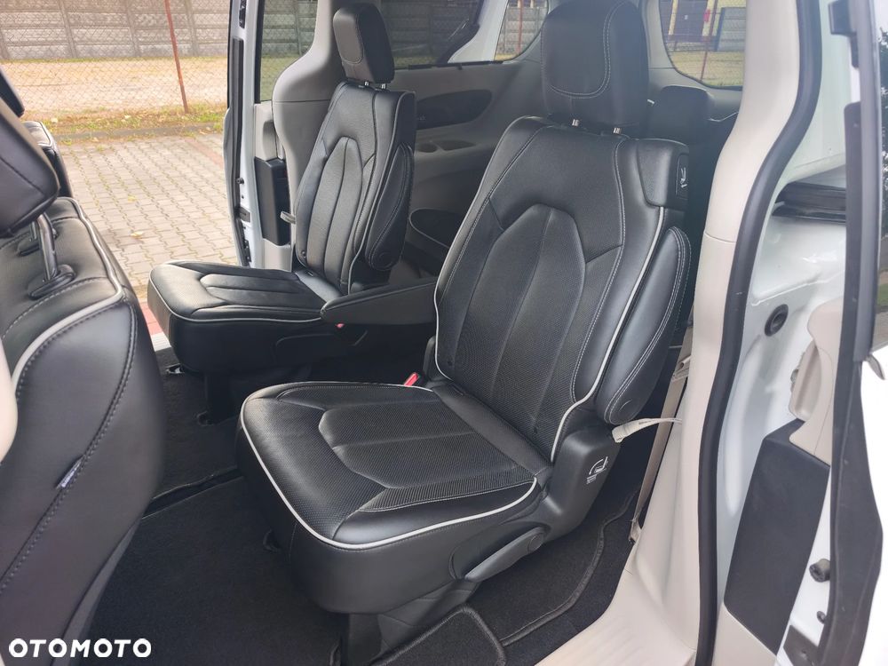 Chrysler Pacifica - 21