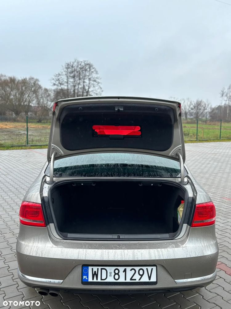 Volkswagen Passat - 18